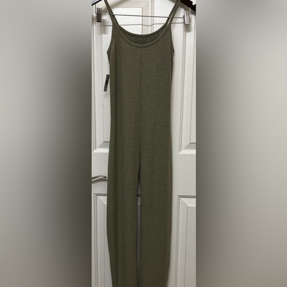 Roma Concept Green Ribbed Jumpsuit with Adjustable Shoulder Straps - Picture 2 of 7